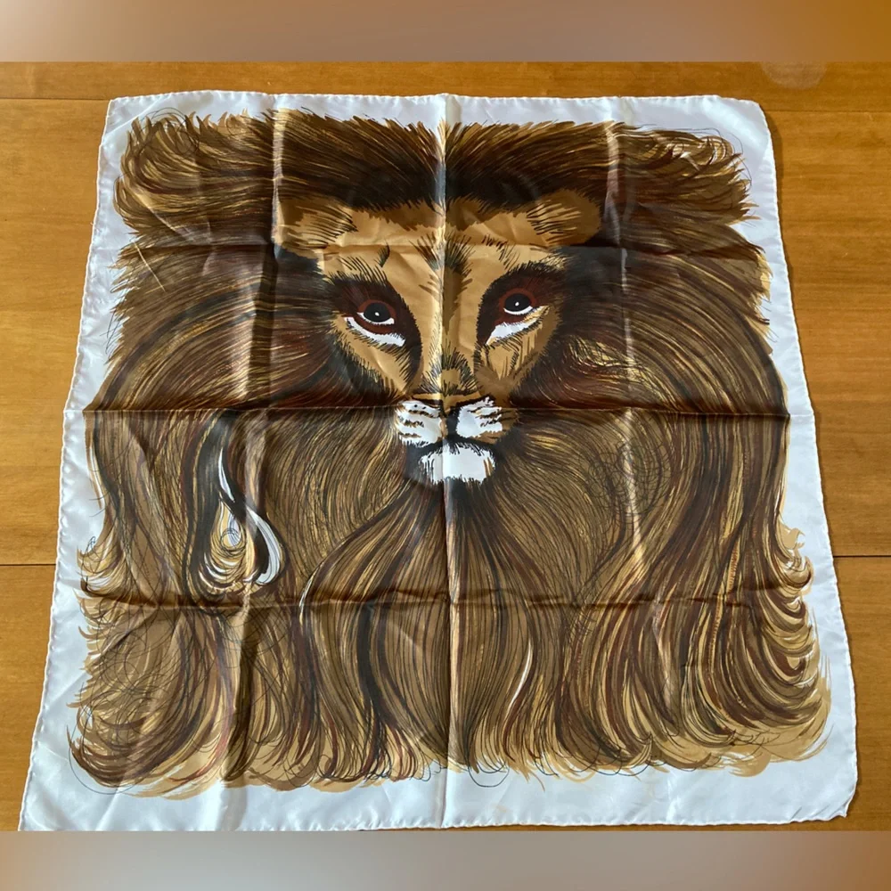 BOGO Lion Scarf Glentex vintage 27” x 26.5” - Picture 3 of 3